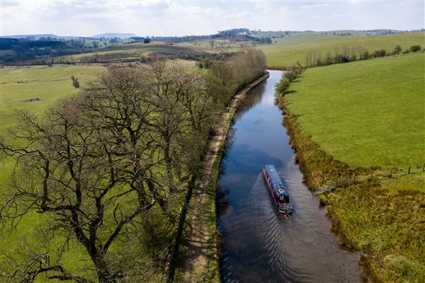 Leeds Liverpool Canal towpath by Newton Grange